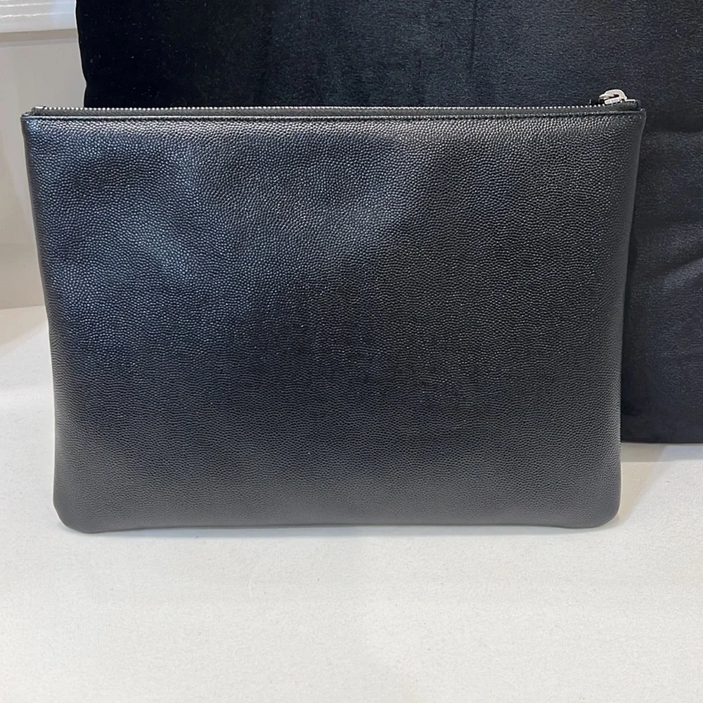 Rare Chanel stuffed pouch. - Picture 2 of 5